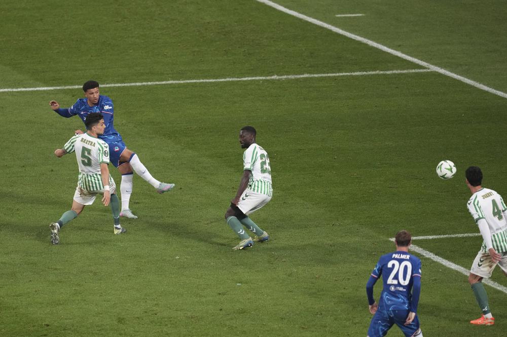 刘若钒本赛季从三镇自由身加盟海港，贡献5球6助攻